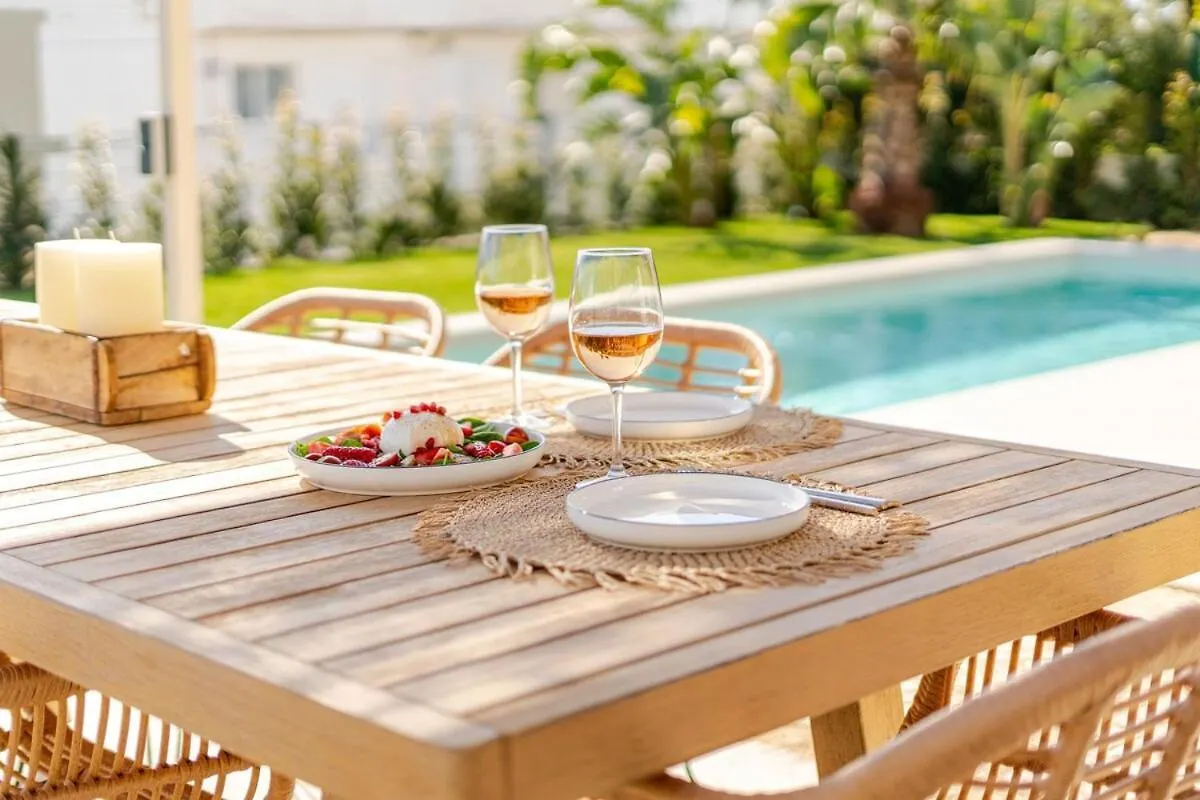 Holiday home Modern Sea View Villa, Heated Pool,Rooftop Jacuzzi Outdoor Kitchen 12Min Faro Airport Santa Barbara de Nexe Portugal
